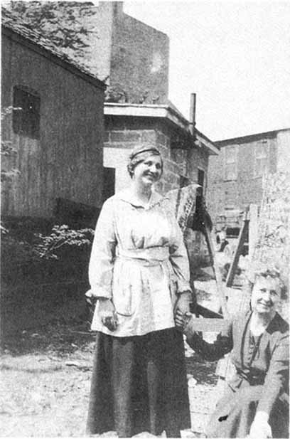 Agnes Alexander and her aunt 
      Victoria Bedikian, Montclair, NJ, 1918