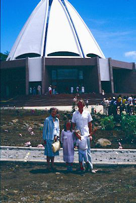 Joyce Dahl, Arthur Dahl and children