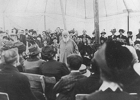 Abdu'l-Baha speaking in tent