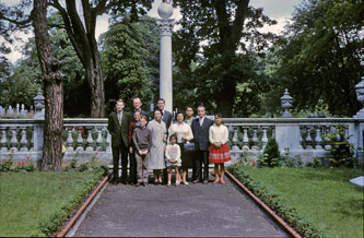 visit to Guardian's grave 15 July 1960