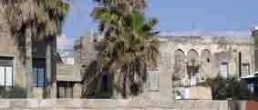 Akka houses