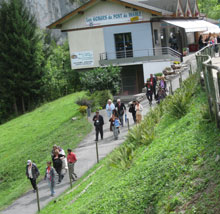 start of path to the gorge