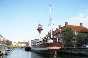 houseboat