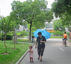 Marie Harder and granddaughter