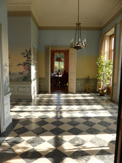 Chateau de la Garde, interior