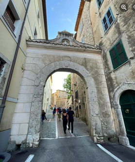 gate in old Acuto